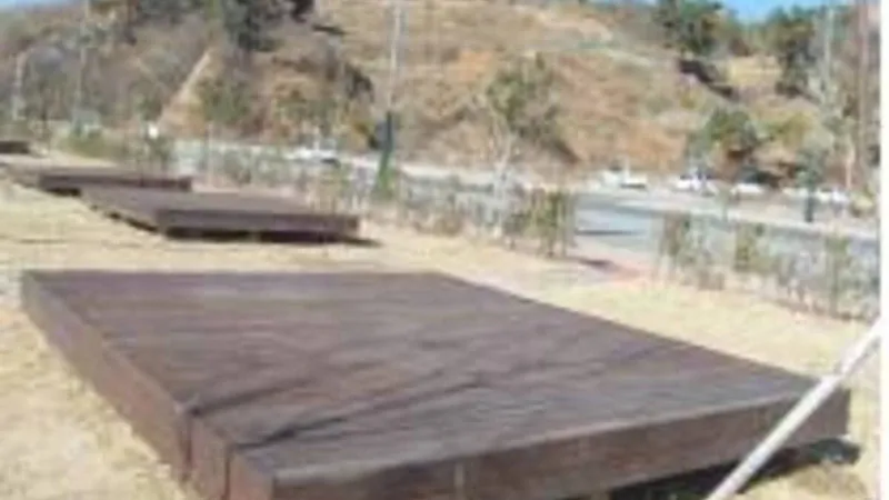 모래사장 바로 앞 노지 및 데크 캠핑 구역