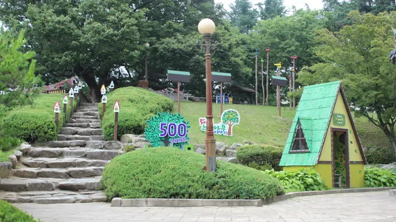 자연 속 힐링 캠핑이 가능한 숲속 야영 데크 사이트