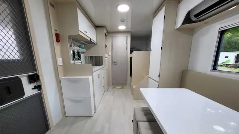온돌 난방과 침실·주방 설비가 완비된 캐라반 내부 시설