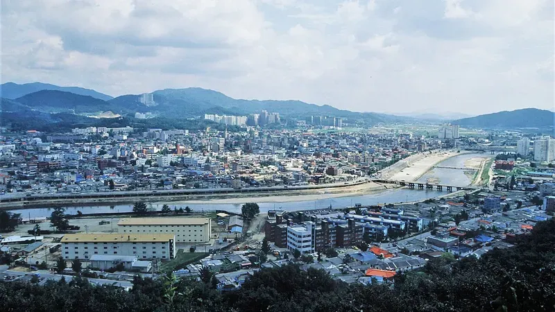 소요별앤숲 상단에서 굽어보는 동두천 숲속 파노라마