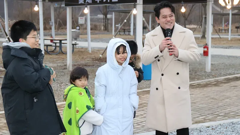 관리사무소 및 현대식 온수 샤워실·화장실 복합 편의동