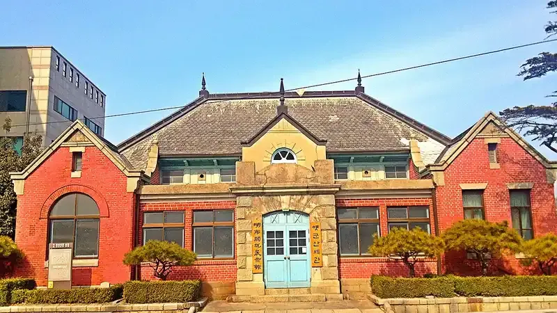 구 군산세관 정면 고딕양식 근대문화유산