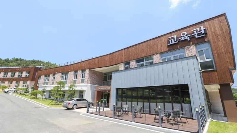 영유아 가족이 안전하게 머물 수 있는 친환경 온돌 숙소 객실