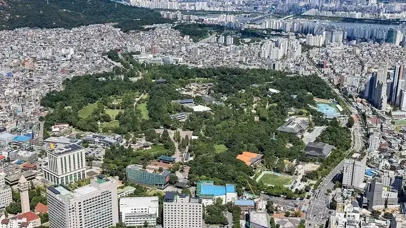 서울상상나라 인접 복합 어린이 놀이체험존 및 꿈마루 전경