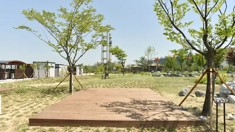매화존 목재 데크 사이트 및 캠핑 편의시설