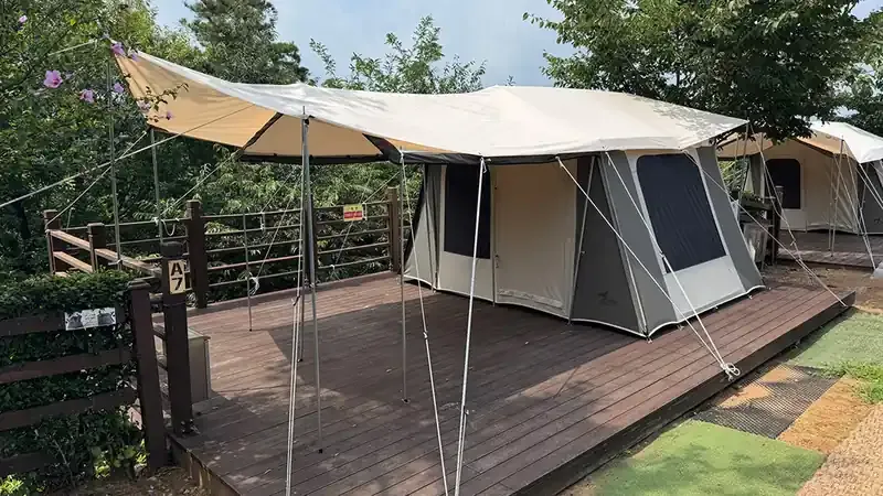 가족 단위 캠핑에 최적화된 대형 A구역 글램핑 텐트