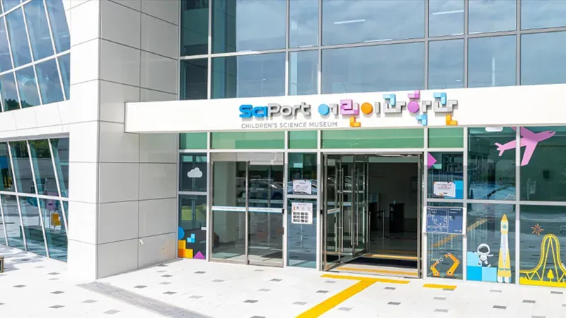 2022년 신축된 지상 3층 어린이과학관 단독 건물 및 웰컴 로비