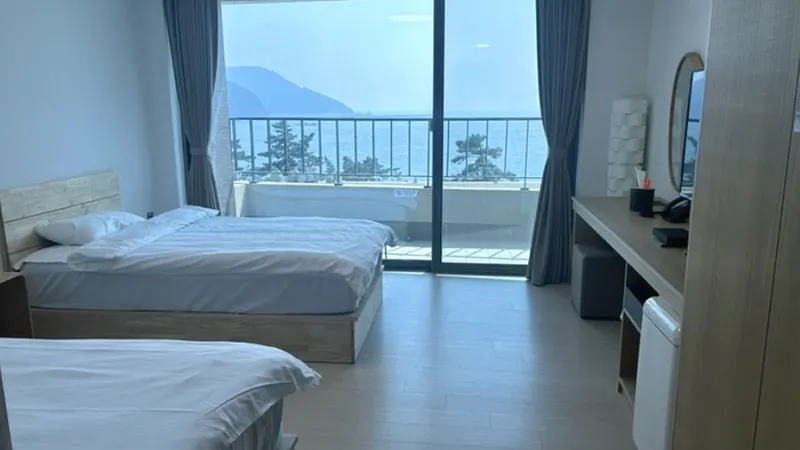 바다 조망과 피톤치드를 누리는 쾌적한 온돌 가족 생활관