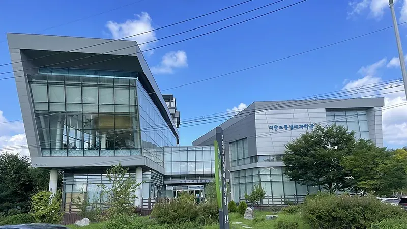 왕송호수 생태 탐방로와 연결된 과학관 측면 조류 관찰존