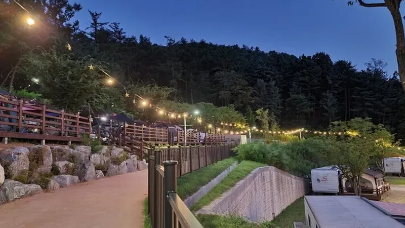 꿈 야영장 풀옵션 6인용 패밀리 카라반 사이트
