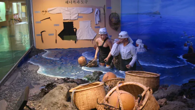 해녀 생애와 전통 물질 도구 테왁 상설전시관