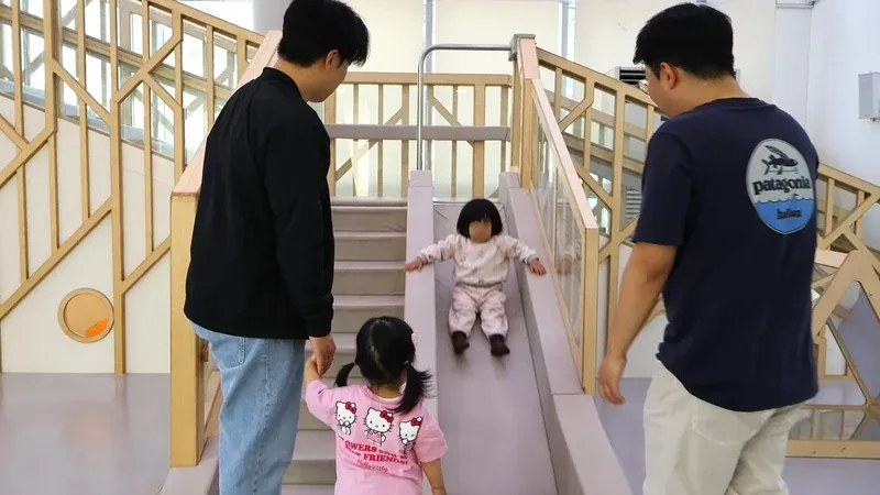한강 수달 모티프 대형 실내 미끄럼틀 및 입체놀이터