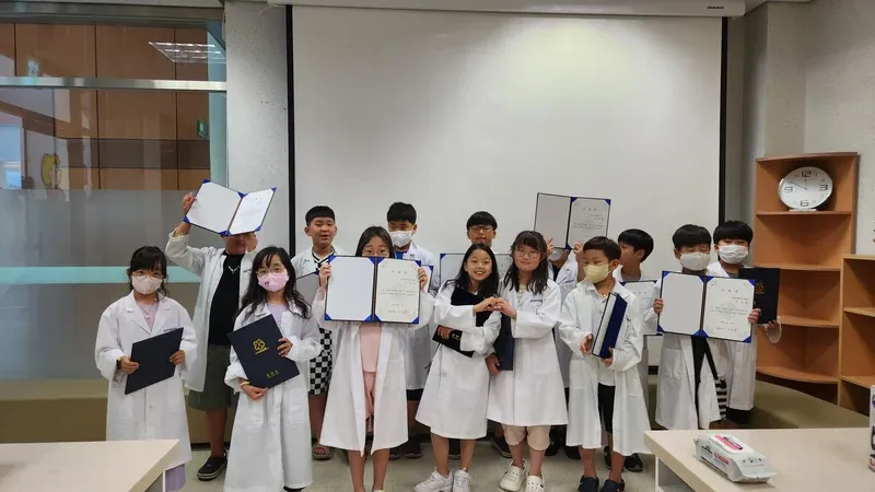 건강한 식습관과 질병 예방을 퀴즈와 게임으로 배우는 교육 코너