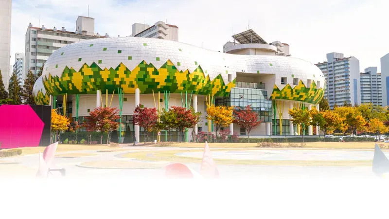 고양어린이박물관 본관 전경 및 조경 산책로
