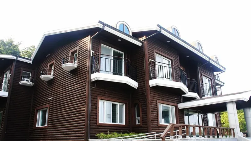 가족 여행객을 위한 산림문화휴양관 1동 구상나무실