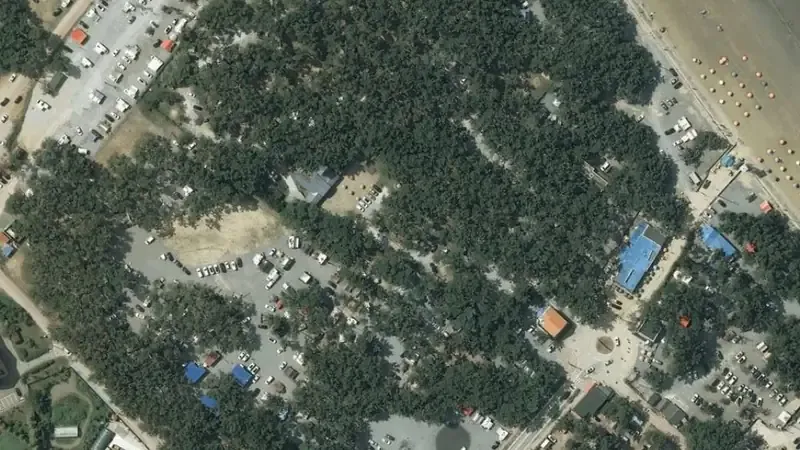 맛조개 갯벌체험장과 솔숲 산책로를 연결하는 목재 진입로