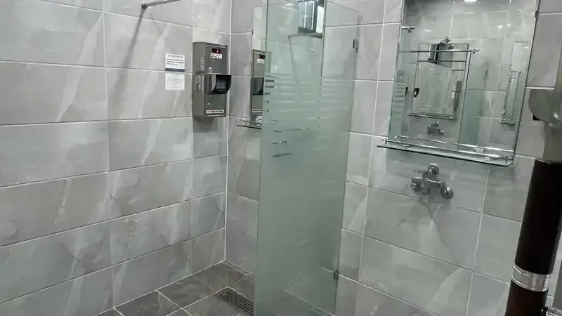 송계계곡 너럭바위와 맑은 물놀이 포인트가 있는 자연 쉼터