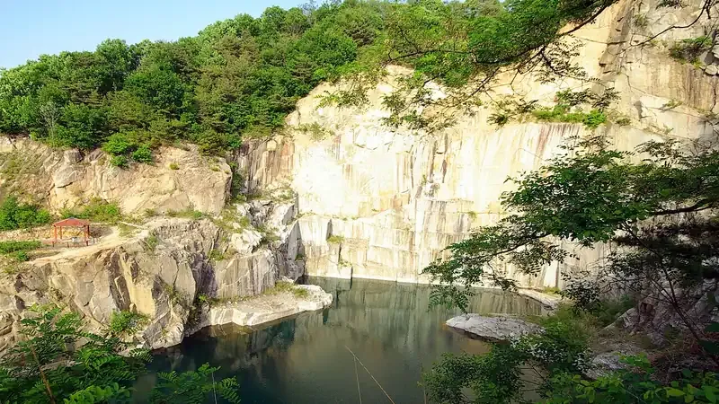천주호 1급수 에메랄드 호수 수변 및 산책 데크