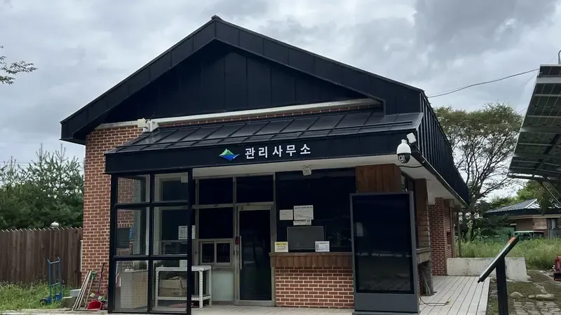 설악산 피톤치드 소나무 숲과 쌍천 맑은 물이 흐르는 쉼터