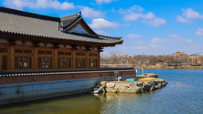 도서관 연계 수변 데크로드 및 생태 쉼터