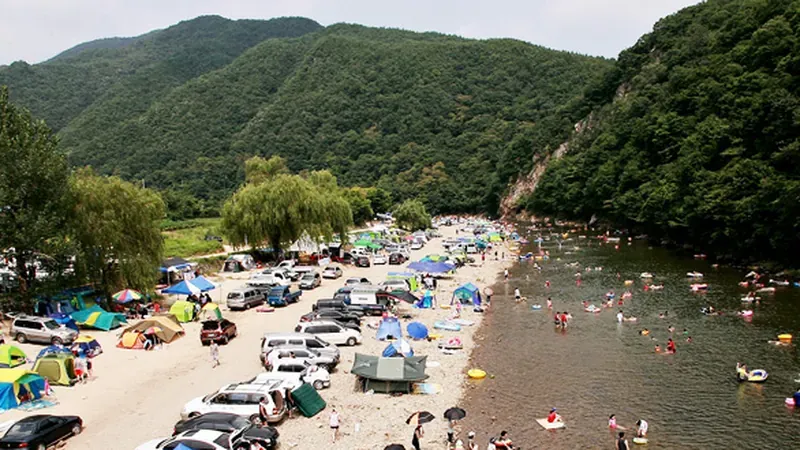 칠갑산 기암절벽과 지천구곡이 어우러진 수려한 자연경관
