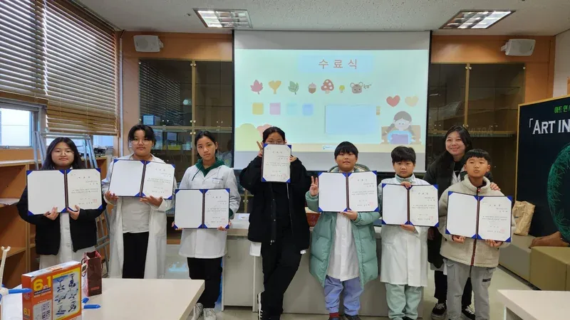 홍천강변 토리숲 솔밭 산책로 및 피크닉 야외 쉼터