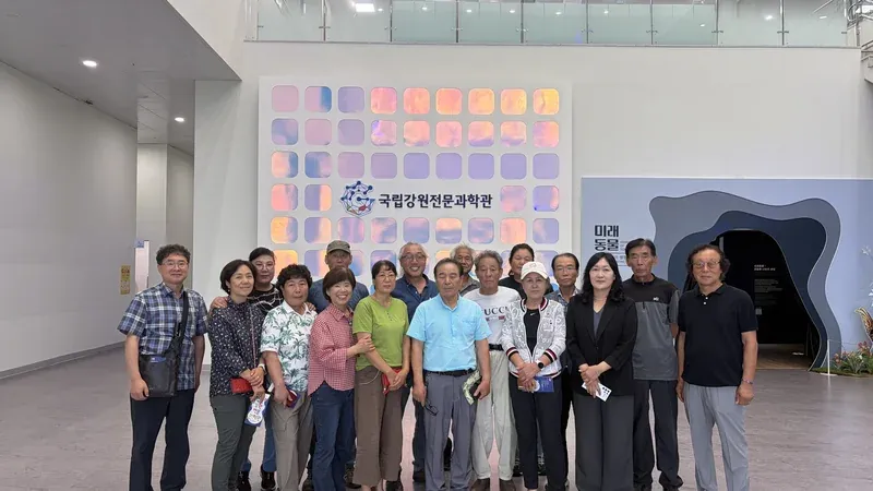 과학관 메인 로비 및 야외 캠프롱 문화생태공원 조망 쉼터