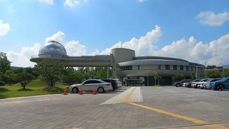 국내 과학관 최대급 망원경을 갖춘 별빛천문대 및 가족 숙박동