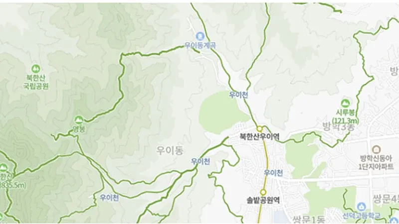 숲으로 둘러싸인 우이동가족캠핑장 파노라마 전경