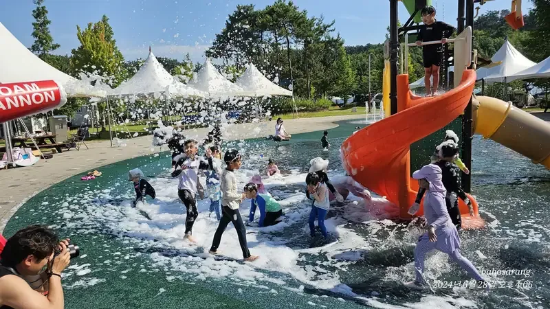 오토캠핑 및 카라반 영지 문 앞 1:1 전용 주차 진입로