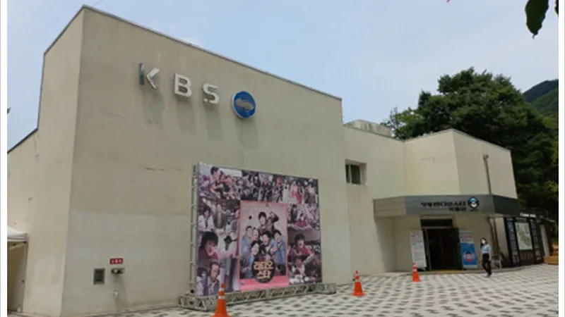 동강 둔치 진입로 및 박물관 전면 주차광장