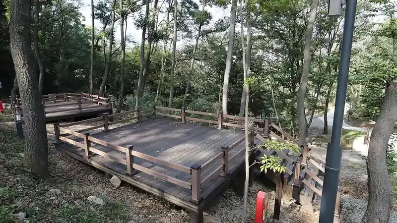 오토캠핑 사이트 바로 옆 1:1 직결 주차공간으로 짐 나르기 편리한 주차 동선