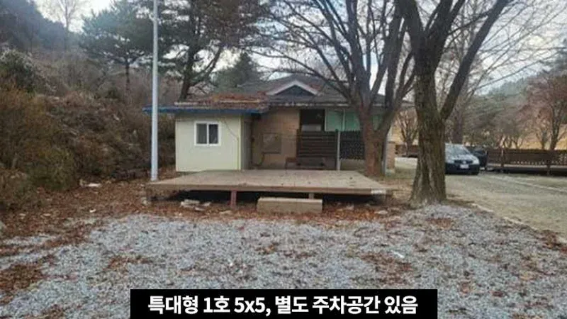 특대형 1호 객실 - 데크 바로 옆 별도 전용 주차공간이 마련된 모습