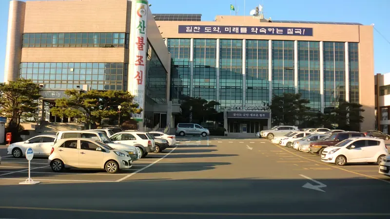 테마공원 평탄 전용 주차광장 및 보행 진입로