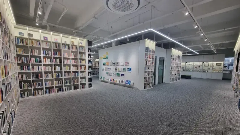 도서관 진입광장 및 안내홀