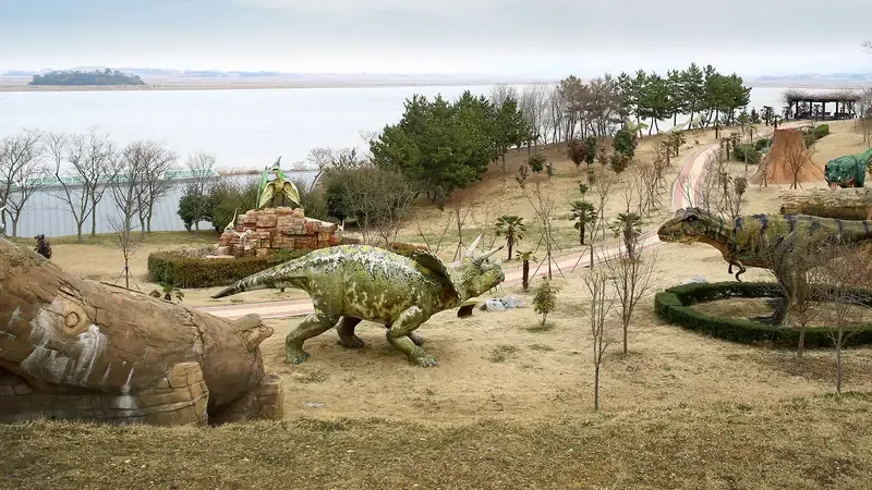 박물관 입구 전용 주차장 및 휠체어·유모차 평탄 보행로