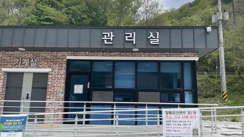 캠핑 사이트 인근 짐 싣고 내리기 편리한 전용 주차공간