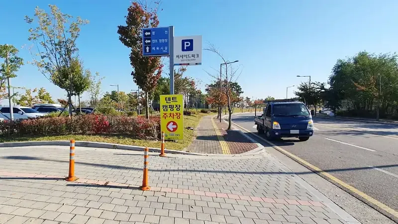 카라반 전용 문 앞 개별 주차공간