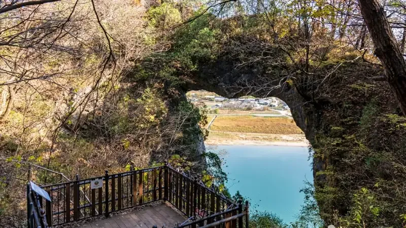 소선암자연휴양림 입구 관리사무소 및 전용 주차 구역