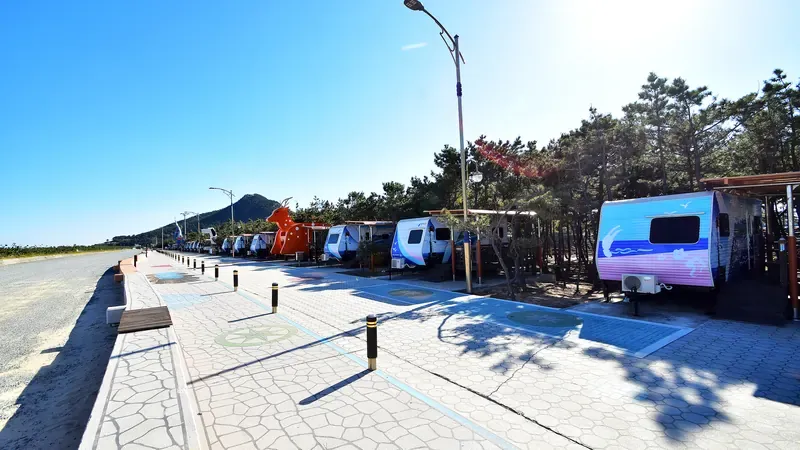 오토캠핑 사이트 문 앞 1:1 전용 주차공간