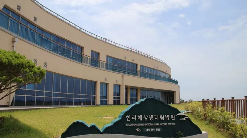 탐방원 로비 및 숙박 생활관 직결 전용 지상 주차장
