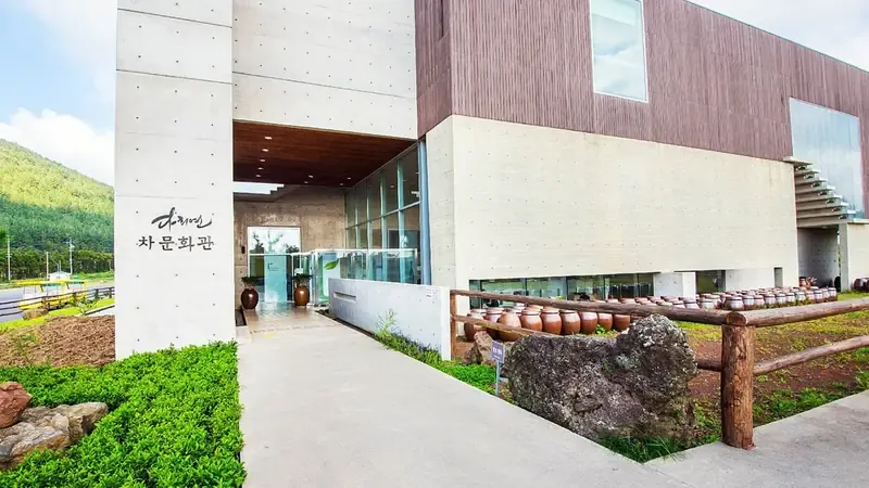김녕해수욕장 공영주차장 및 잔디 야영지 방면 도보 진입로