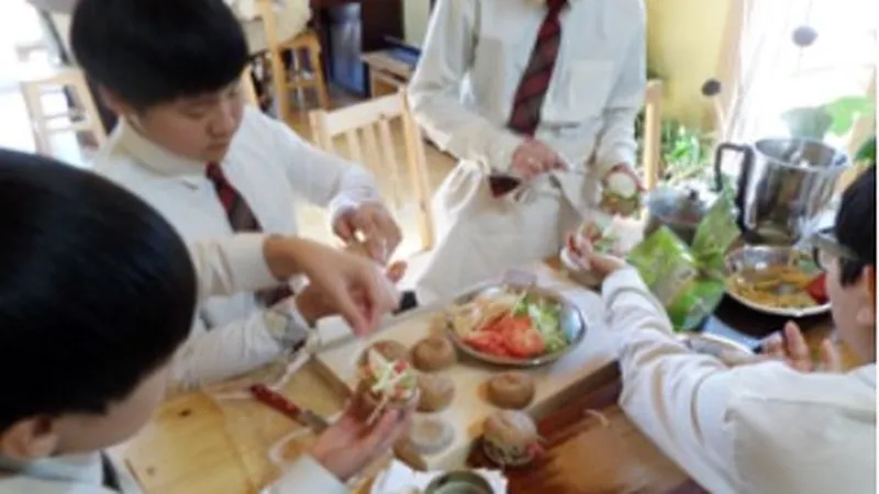 체험온실 지상 주차장 및 평지 진입 보행로