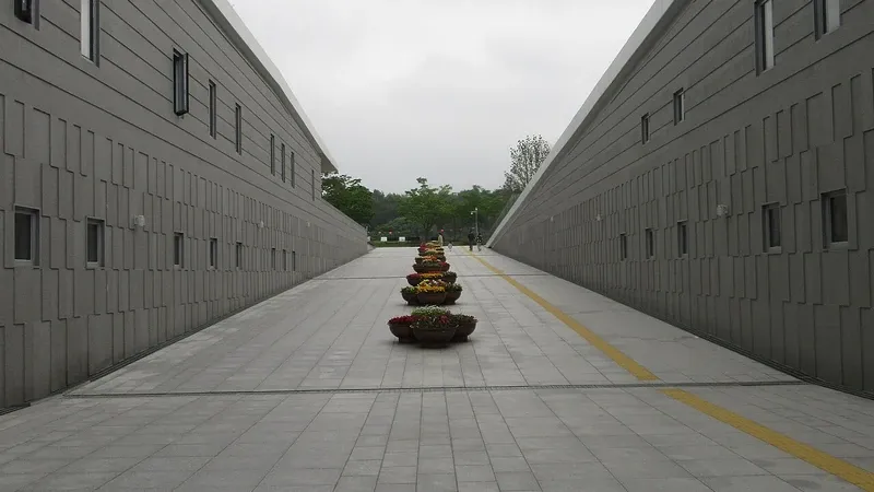 박물관 보행 진입광장 및 경사로