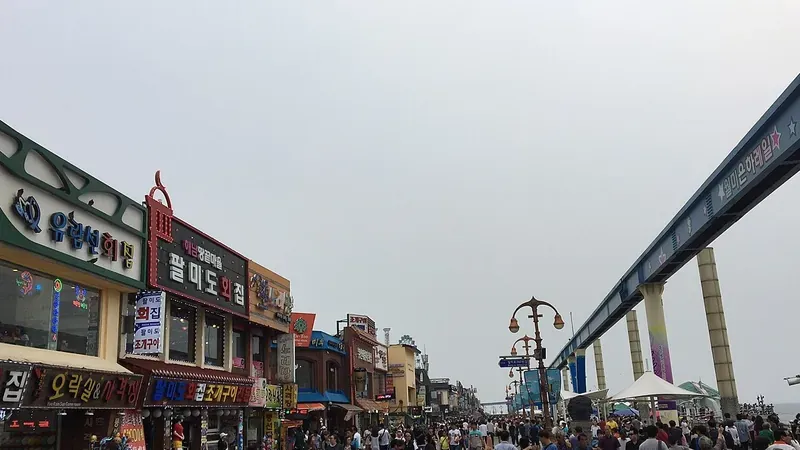 월미문화의거리역 인근 서해 바다 해안 산책로
