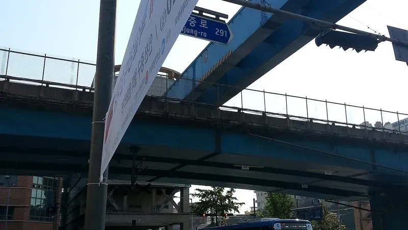 월미산 숲과 도심을 잇는 친환경 모노레일 고가 궤도