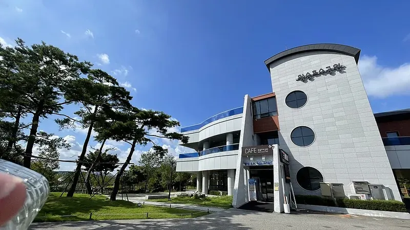 사계절 계절꽃과 자연 생태가 어우러진 테마 정원