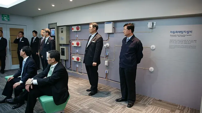 지하철 화재 대비 실물 전동차 수동 문개방 및 탈출 실습