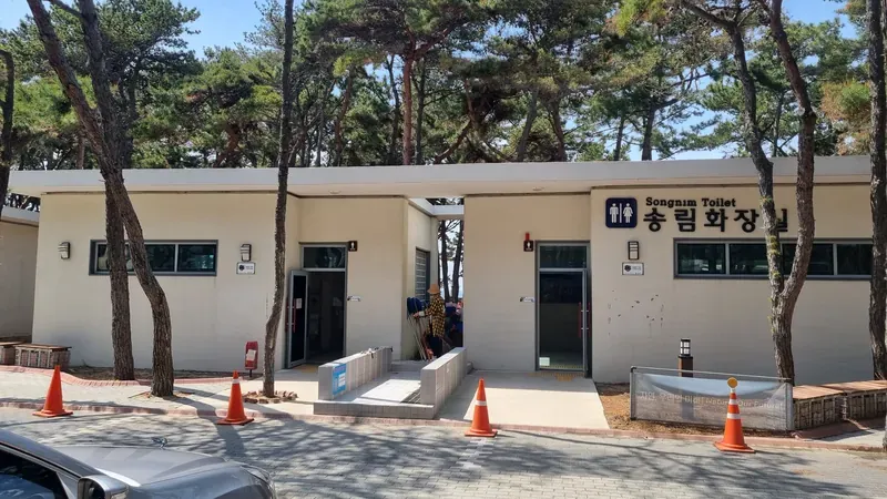 갯벌체험 후 이용 가능한 손발 세족장 및 공용 개수대